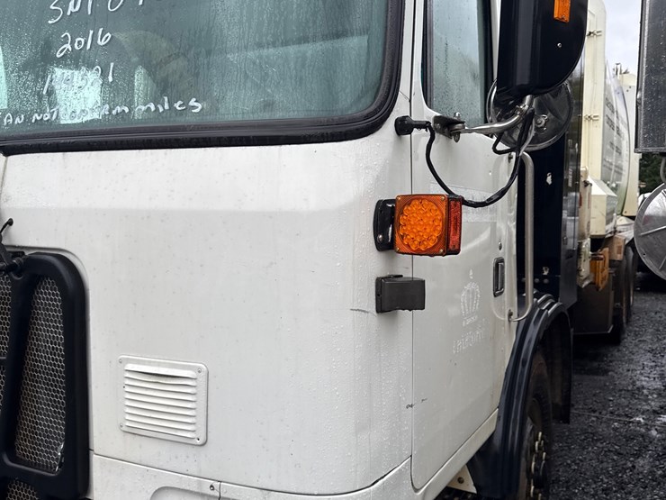 2016-autocar-acx64-image-7