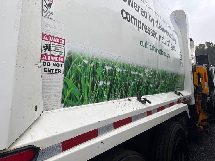 2012-autocar-acx64-image-26