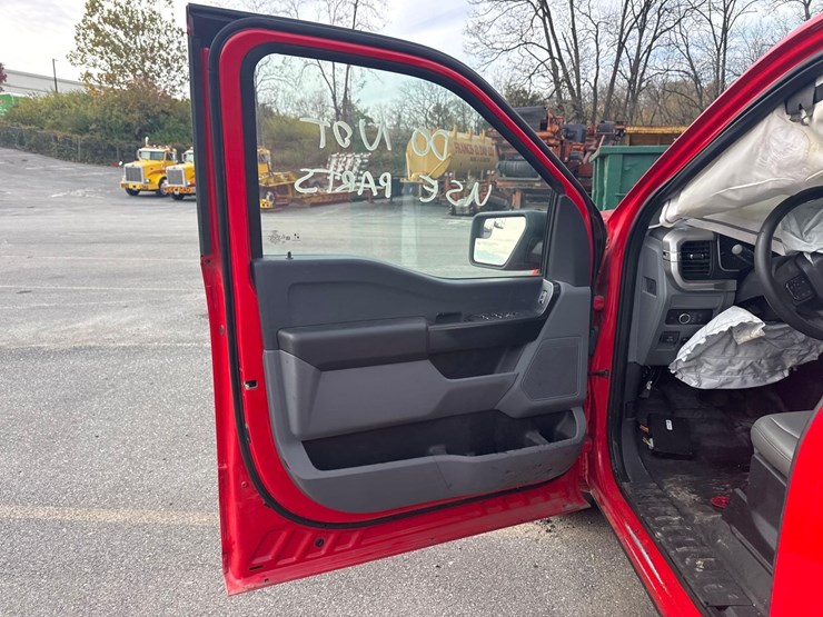 2022-ford-f150-xl-image-10