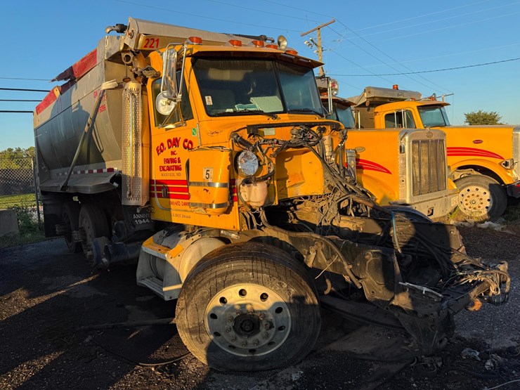 2003-peterbilt-378-image-2