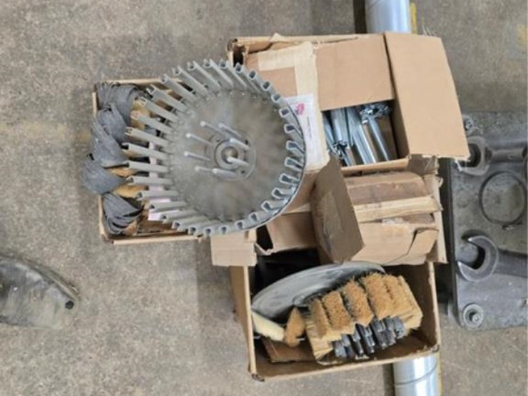 #2734-•-g&p-machinery-epn-flap-sander-image-13