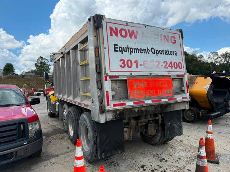 2017-peterbilt-567-image-4