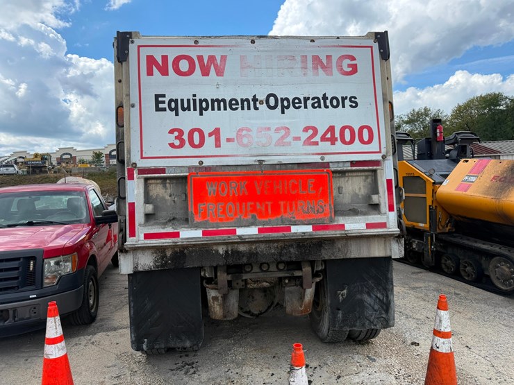 2017-peterbilt-567-image-5