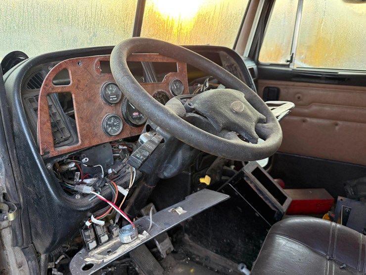 2003-peterbilt-378-image-9