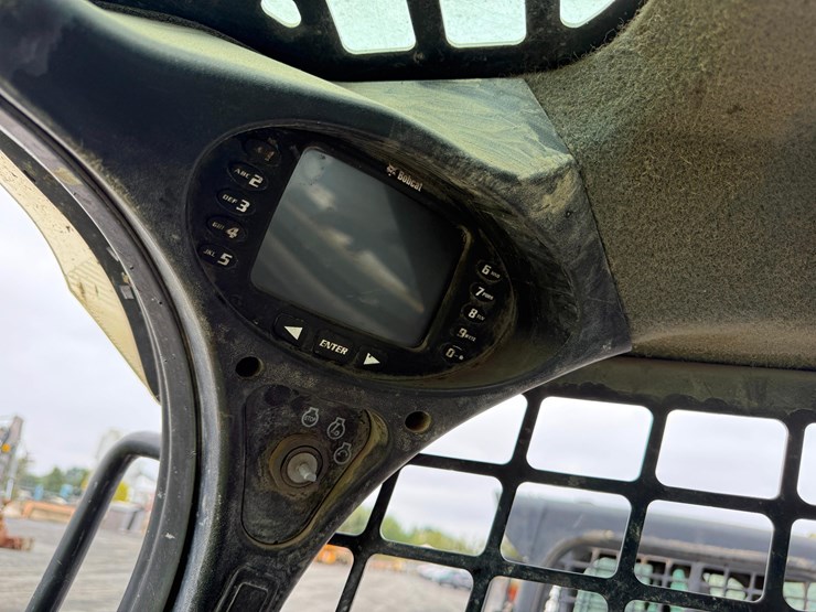 2016-bobcat-s650-image-10