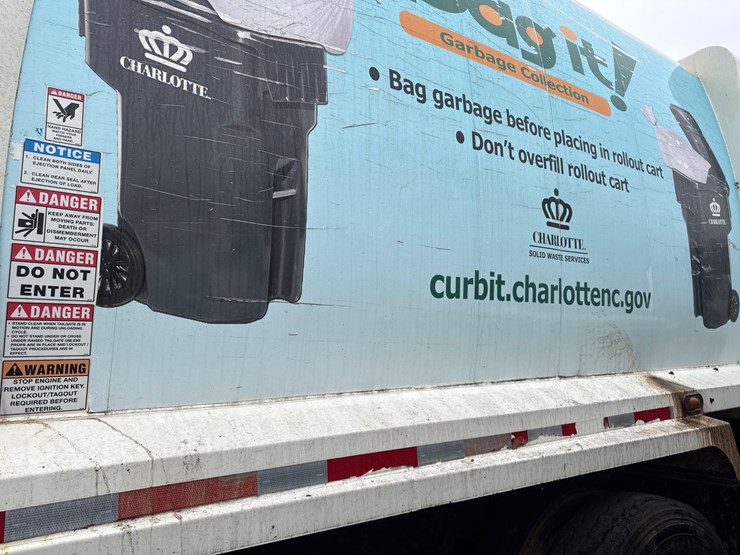 2015-autocar-acx64-image-31