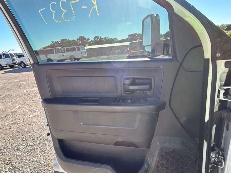 2016-dodge-ram-5500-4x4-crew-cab-stellar-4421-4,000lb-2-ton-crane-service-truck-image-11