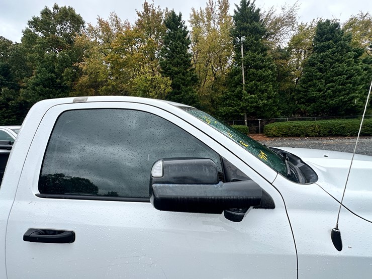 2015-dodge-ram-1500-image-21