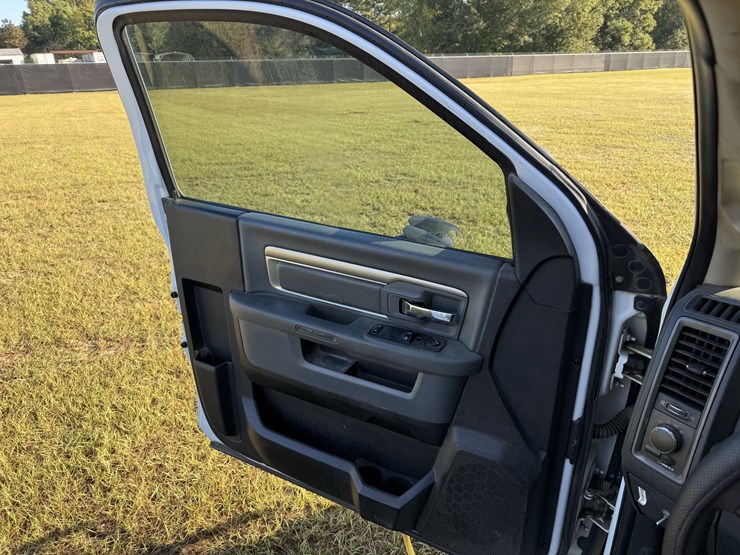 2018-dodge-ram-3500-image-18