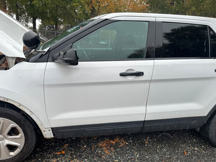 2016-ford-explorer-image-8