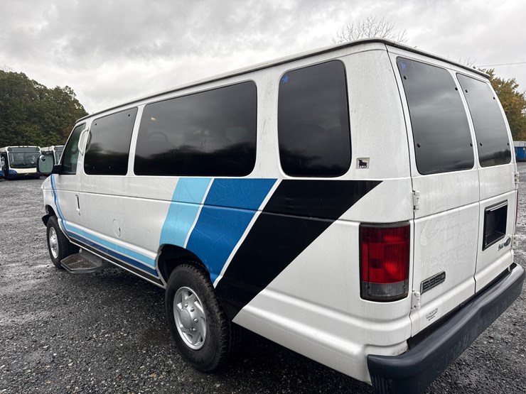 2009-ford-e350-image-28