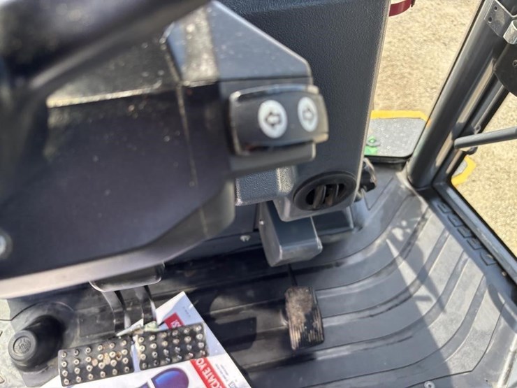 2020-deere-310l-ep-image-37