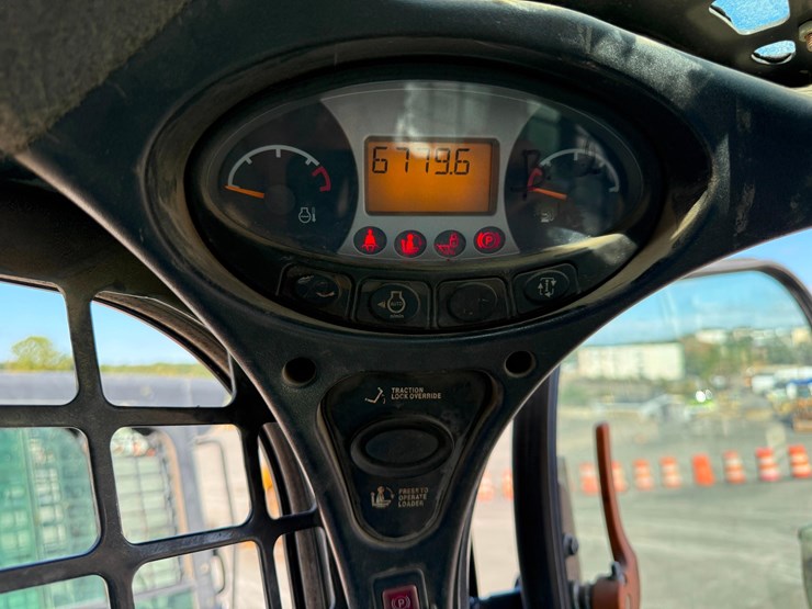 2015-bobcat-s650-image-11