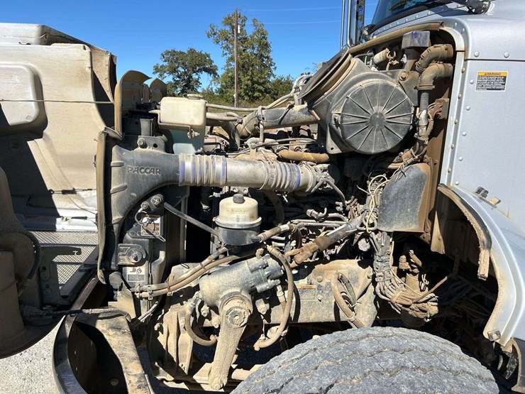 2017-peterbilt-348-image-8