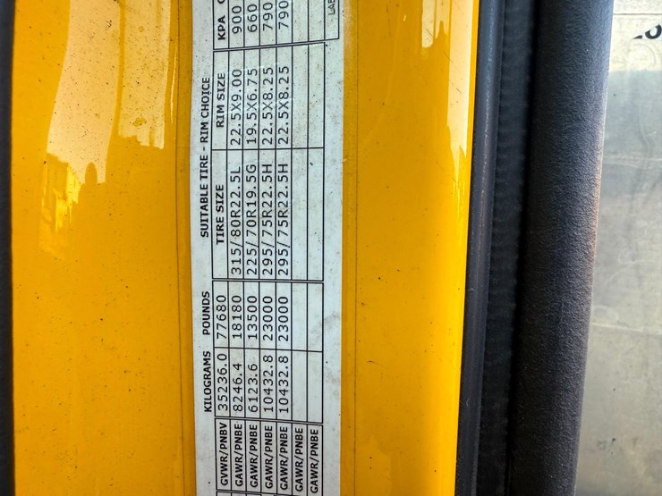 2018-peterbilt-567-image-15