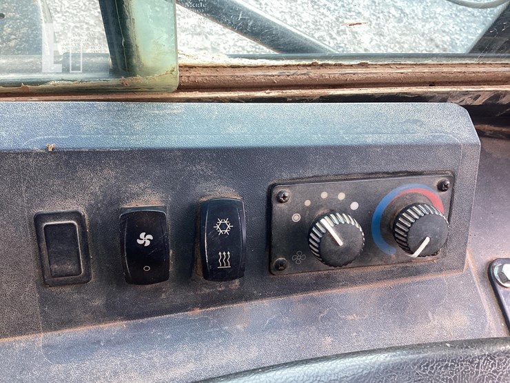 2017-deere-550k-lgp-image-16