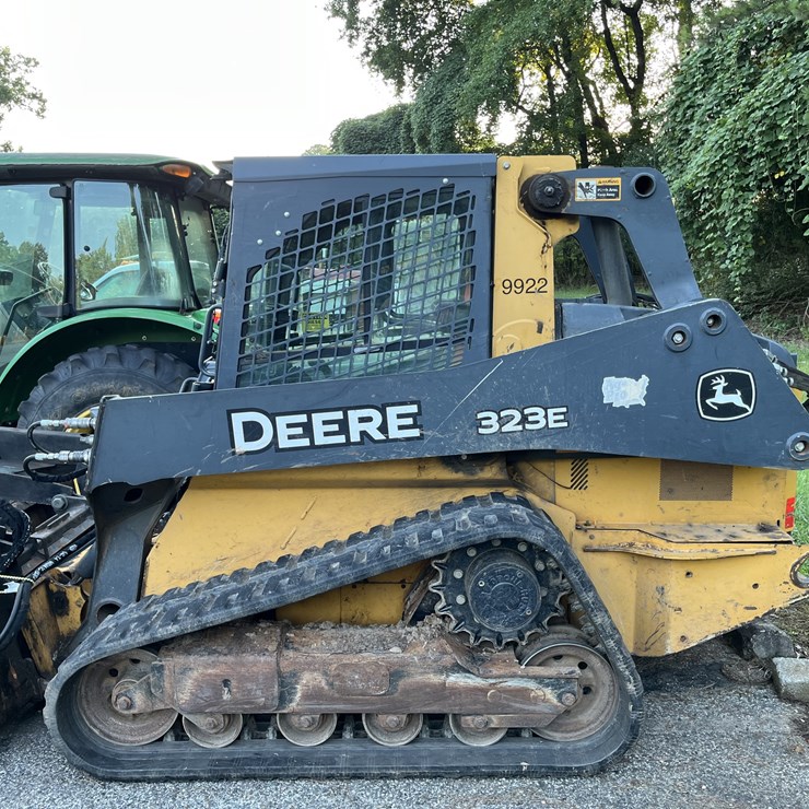 2018 DEERE 323E