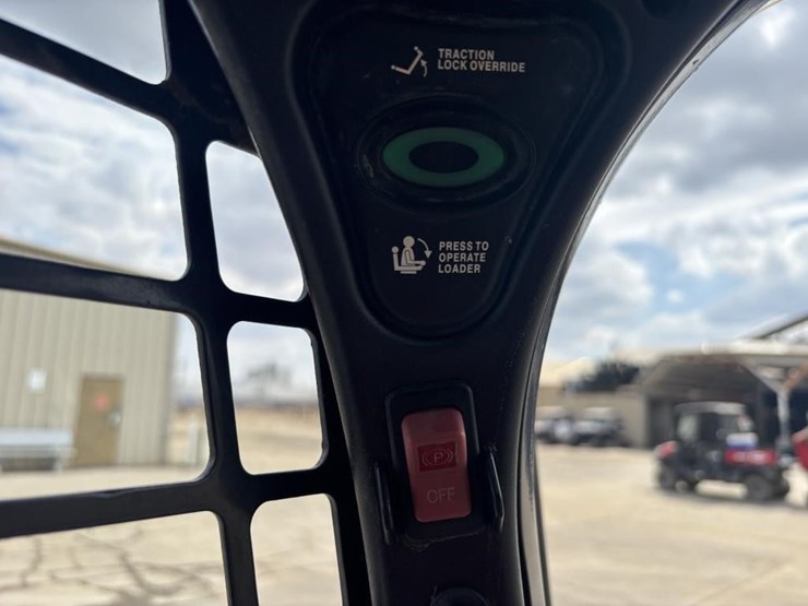 2019-bobcat-t740-image-28