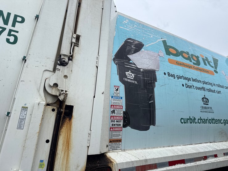 2015-autocar-acx64-image-29