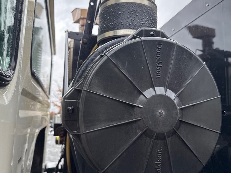 2016-autocar-acx64-image-8