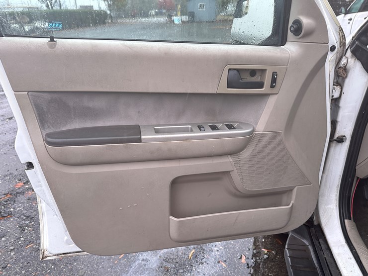 2012-ford-escape-xlt-image-25