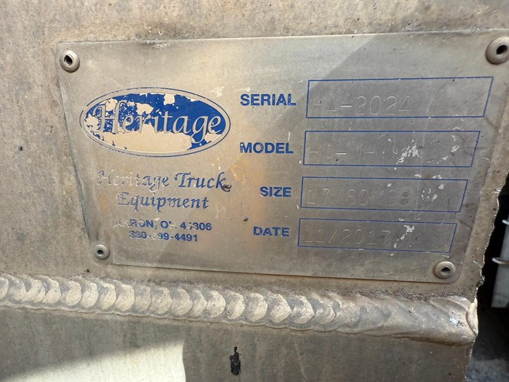 2018-peterbilt-567-image-10