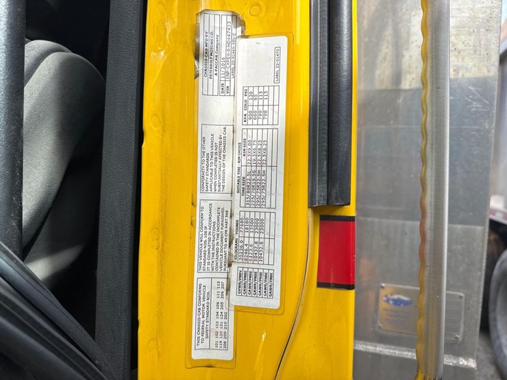 2017-peterbilt-567-image-24