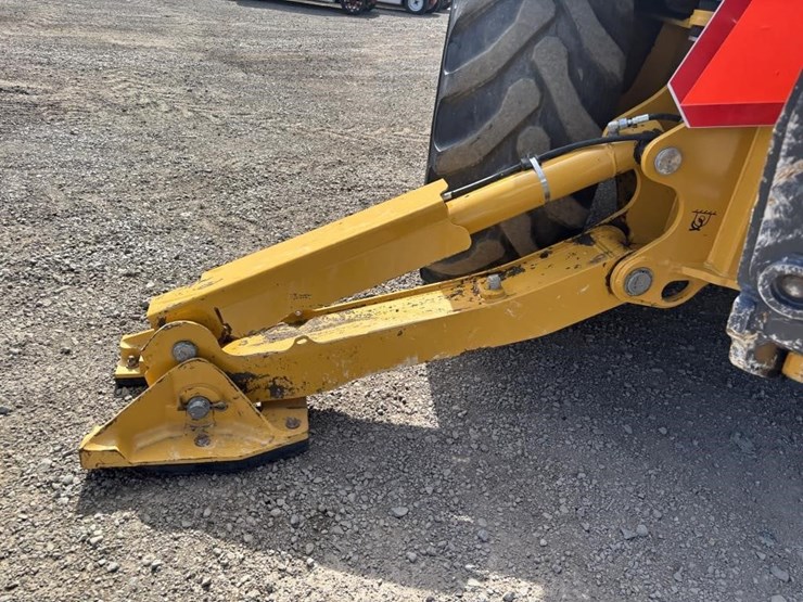 2020-deere-310l-ep-image-26