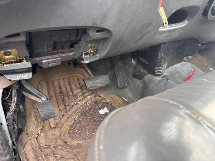 2004-ford-f150-xl-image-12