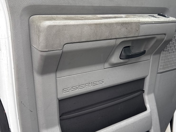 2009-ford-e350-image-37