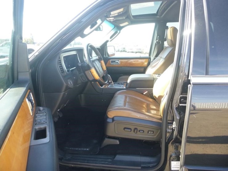 2012-lincoln-navigator-image-8