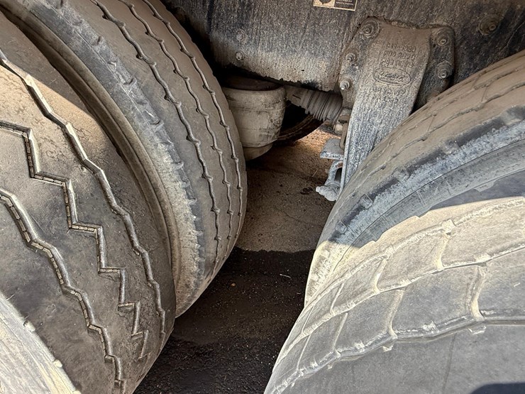 2018-peterbilt-567-image-12