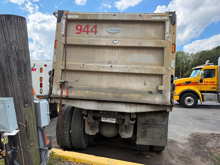 2018-peterbilt-567-image-5