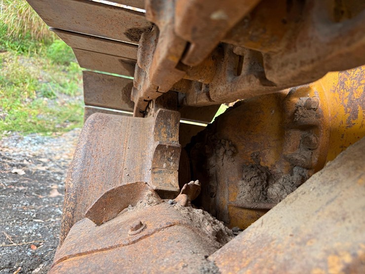 caterpillar-d4c-xl-image-12