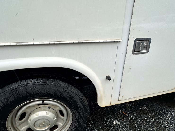 2012-ford-f250-xl-image-15