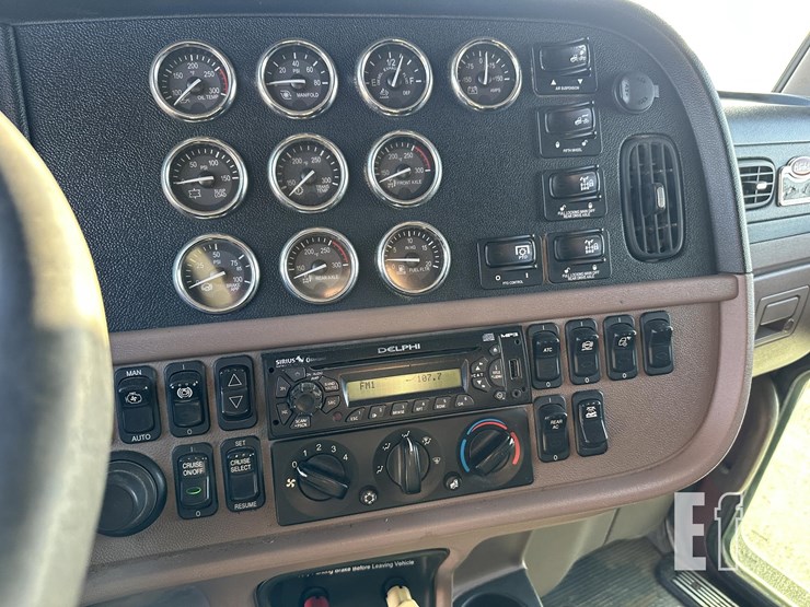 2014-peterbilt-386-image-22