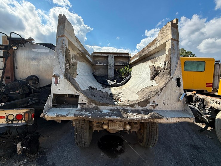 1997-peterbilt-378-image-5