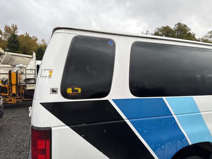 2009-ford-e350-image-11