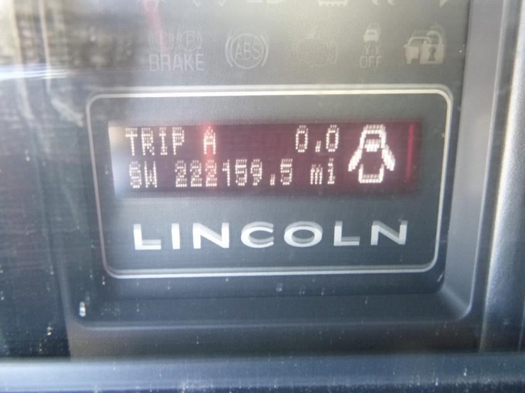 2012-lincoln-navigator-image-16