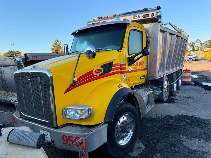 2018-peterbilt-567-image-1