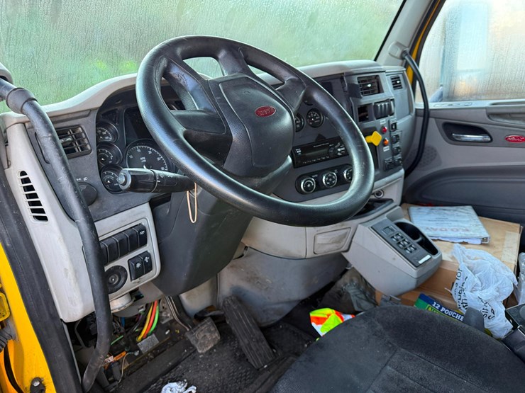 2018-peterbilt-567-image-9