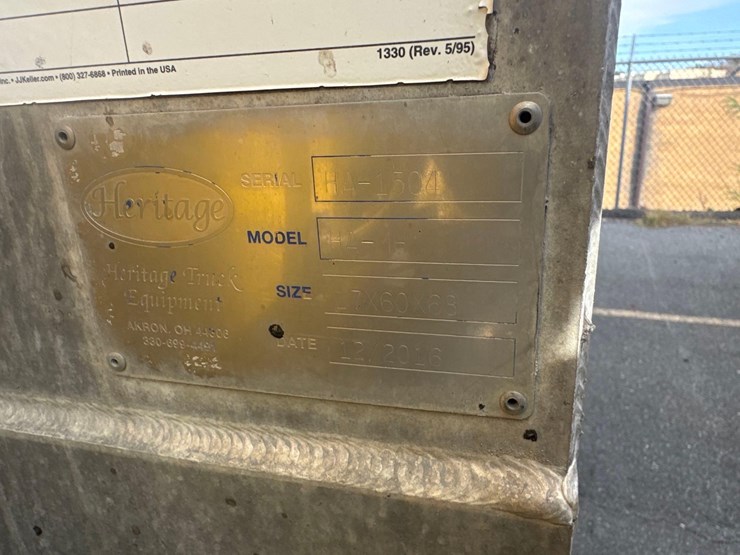 2017-peterbilt-567-image-16