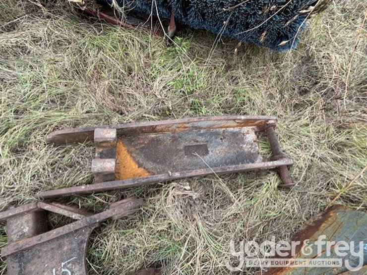 geith-24"-wide-3-tine-stiff-link-manual-thumb-3"-pin-image-2