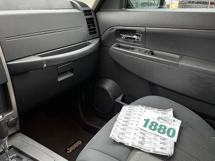 2012-jeep-liberty-image-22