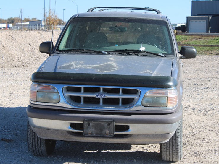 1996-ford-explorer-xlt-image-2