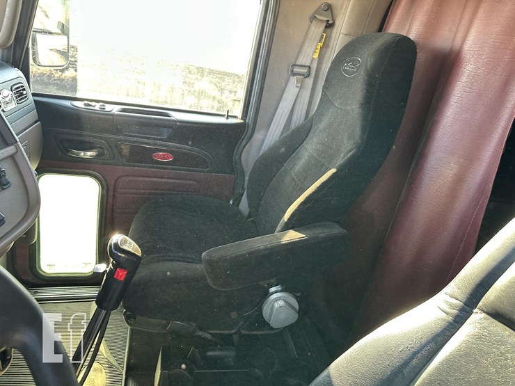 2014-peterbilt-386-image-16