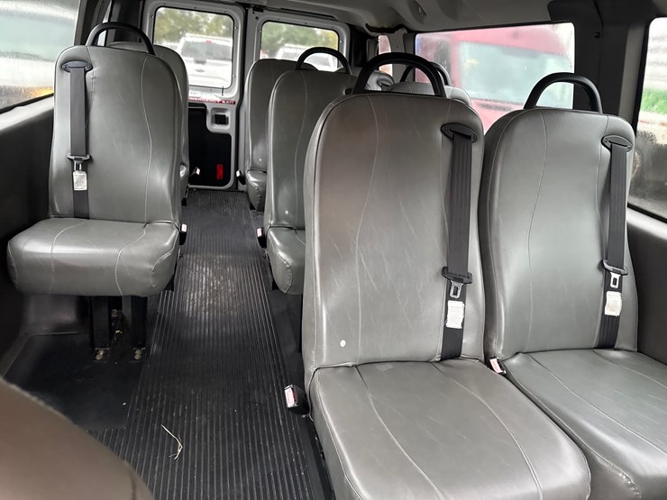 2009-ford-e350-image-35