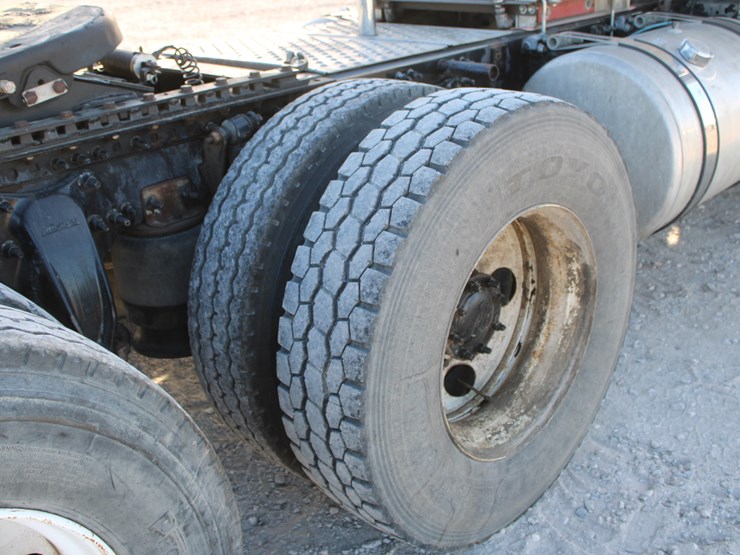 2016-freightliner-cascadia-125-image-25