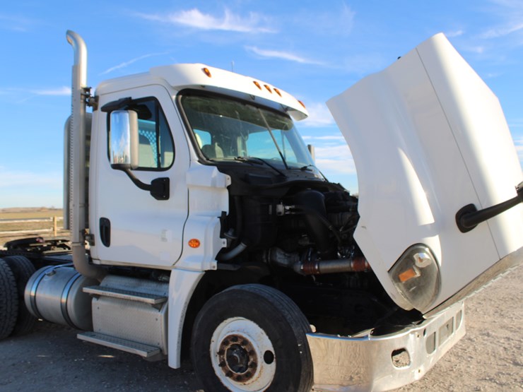 2016-freightliner-cascadia-125-image-38