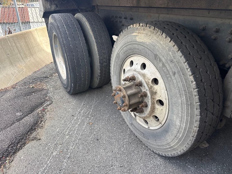 1997-peterbilt-378-image-8